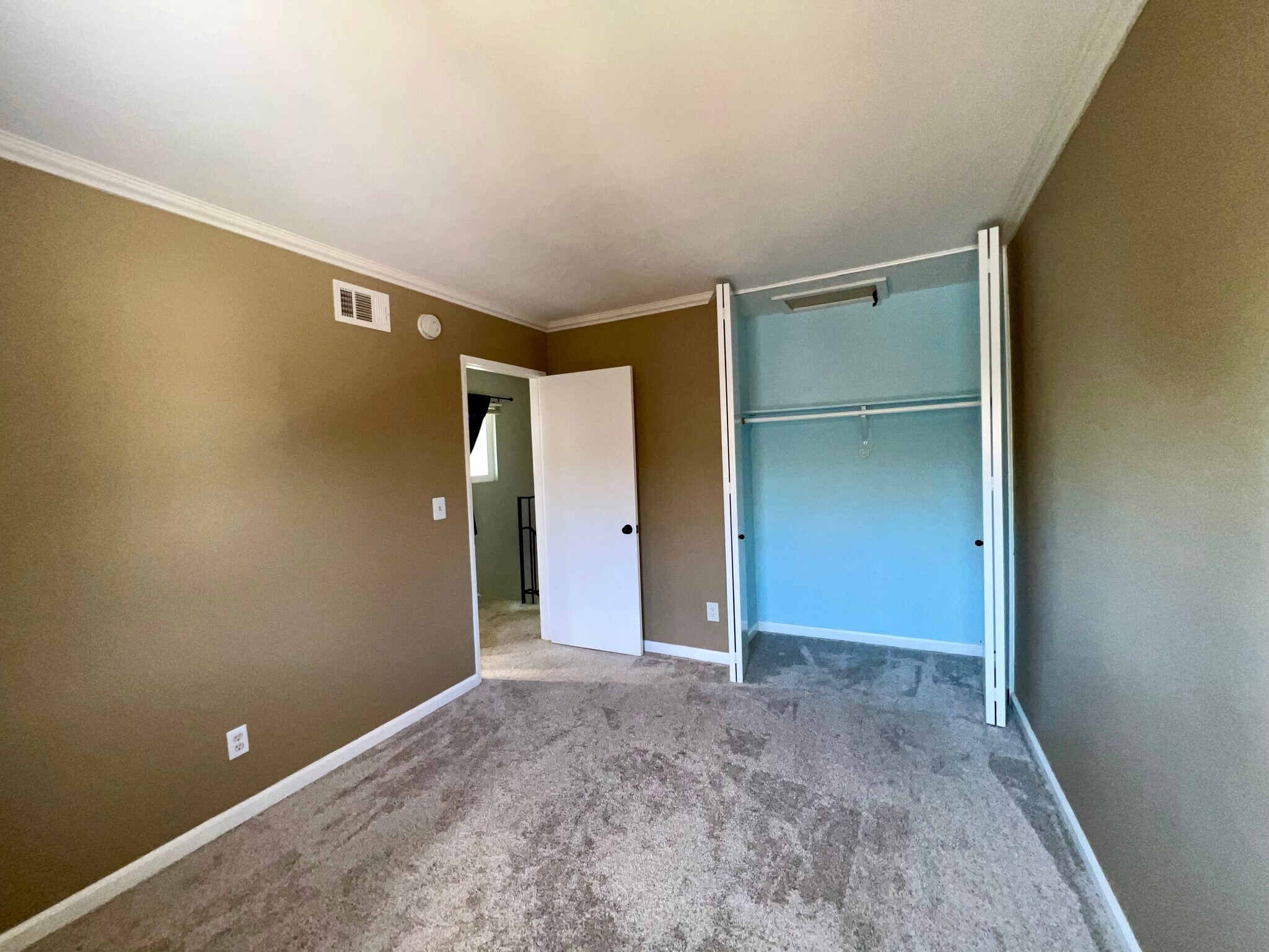 Building Photo - 2516 Wanek Rd