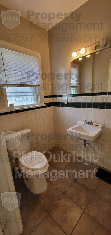 Building Photo - 829 Camp St