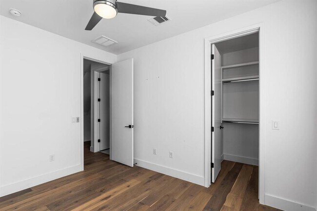 Building Photo - 1719 Bluebonnet Ln
