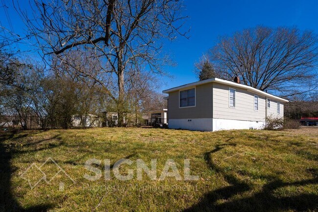 Building Photo - 2408 Fairfax Ave