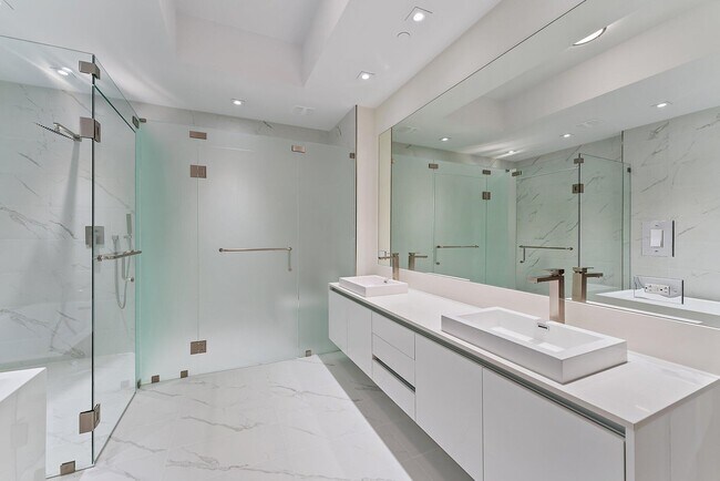 Building Photo - 3100 N Ocean Dr