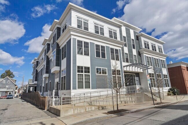 Building Photo - 353 Summer St