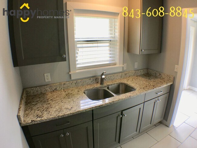 Building Photo - 1556 Kemper Ave