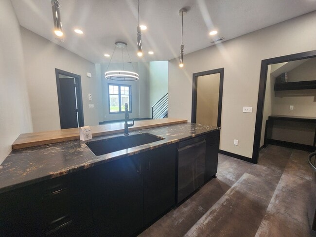 Building Photo - Brand New Townhomes!