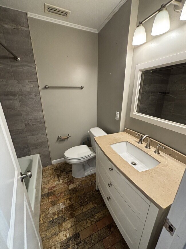 Building Photo - Available now FOR RENT in Dothan, AL!! -MO...