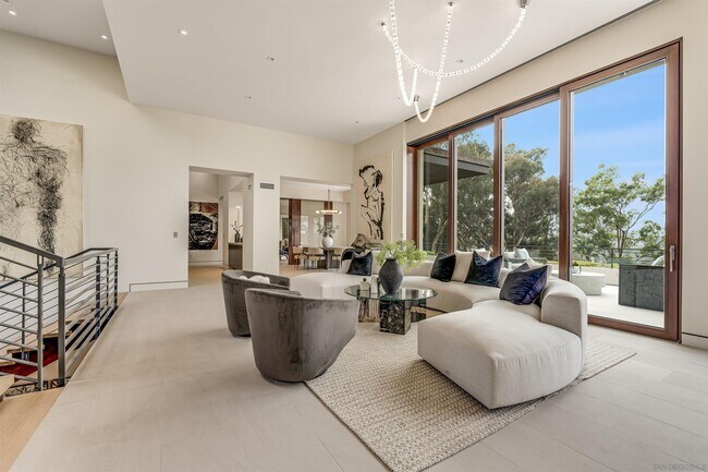 Building Photo - 8070 La Jolla Scenic Dr N