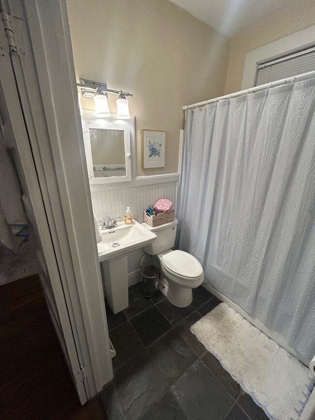 Building Photo - 149 S Bull St