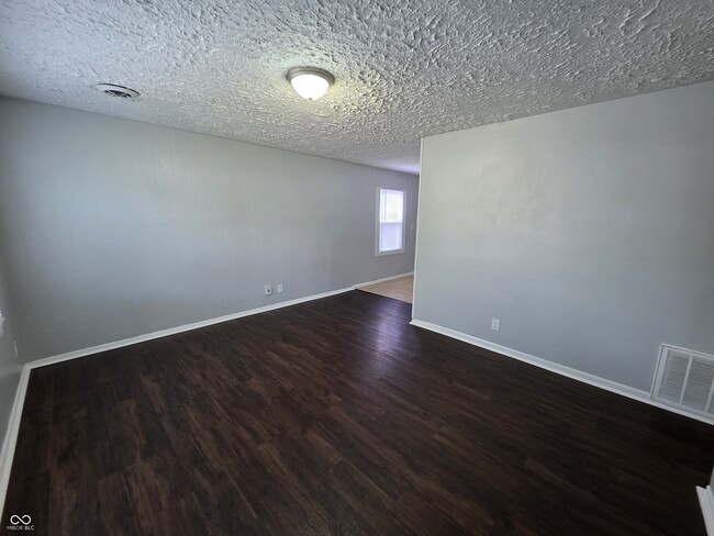 Building Photo - 5313 E 33rd St