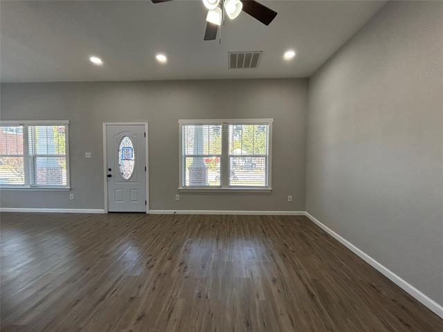 Building Photo - 922 E Dashwood St