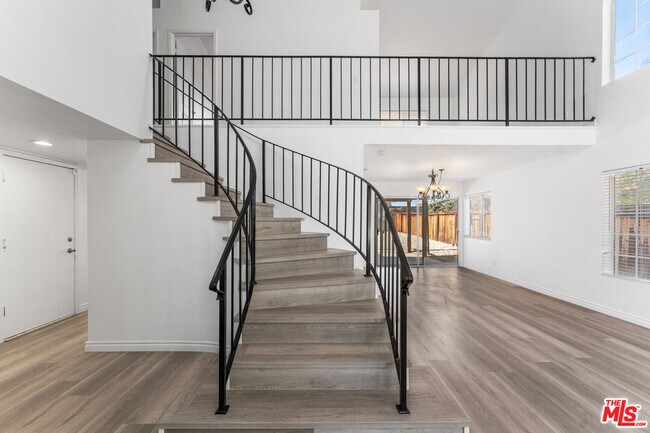 Building Photo - 37105 Zinnia St