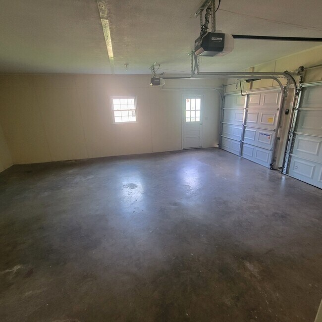 Building Photo - 216 Maxwell Dr
