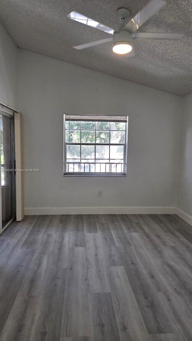 Building Photo - 2811 N Oakland Forest Dr