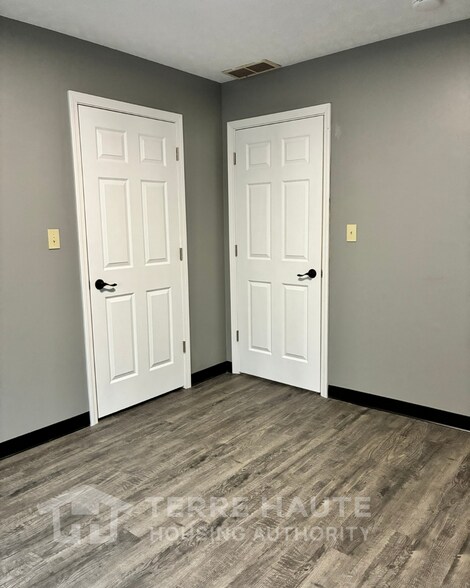 Building Photo - 505 S 13th 1/2 St