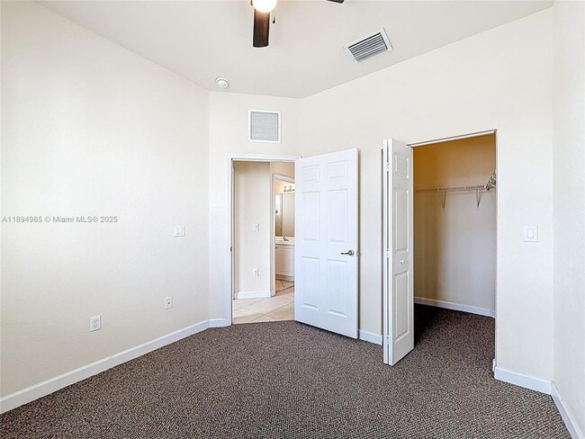 Building Photo - 2935 SE 1st Dr