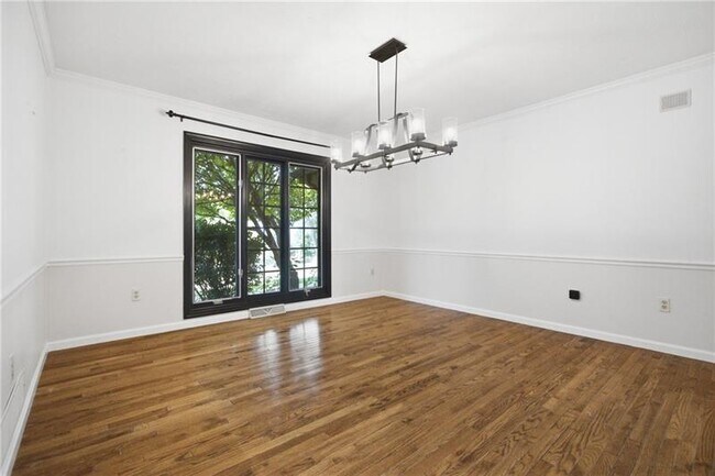 Building Photo - 2501 Birchwood Ct