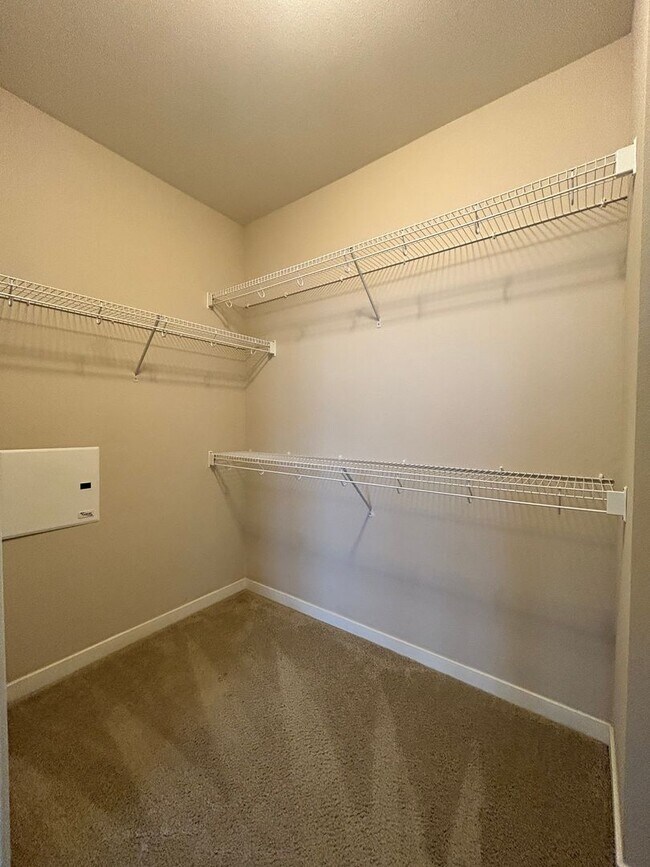 Building Photo - Top floor 2bd 2 bath condo conveniently located in Broomfield!