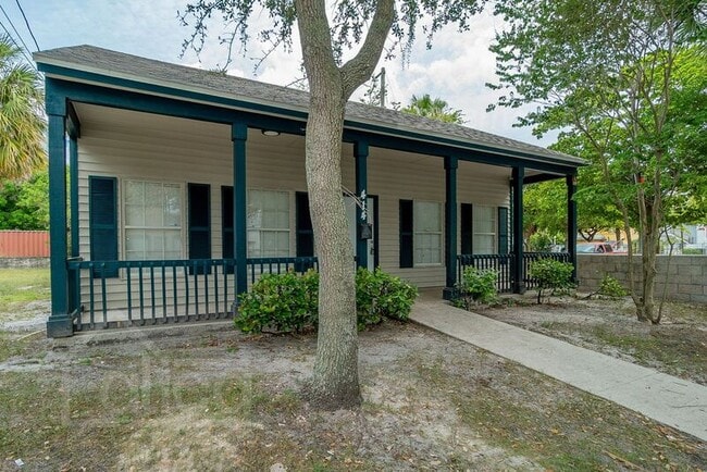 Building Photo - 607 5th St