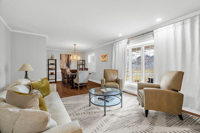 Building Photo - 6661 Woodson Dr