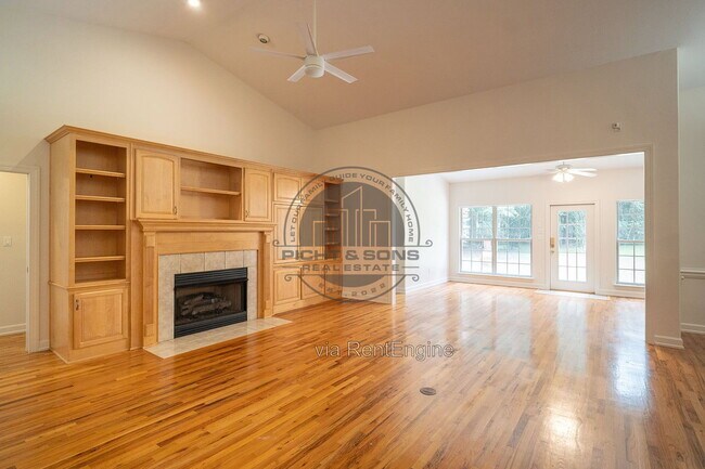 Building Photo - 9540 Starhawk Dr