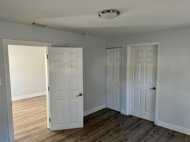 Building Photo - Fully Remodeled 2/1 in the heart of Tampa