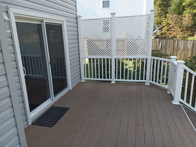 Building Photo - This charming 1,732-square-foot single-family home offers 3 bedrooms and 3 bathrooms, featuring a...