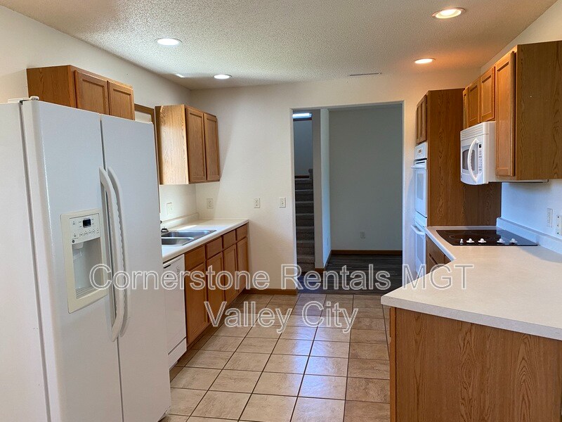 Building Photo - 508 10th St NE