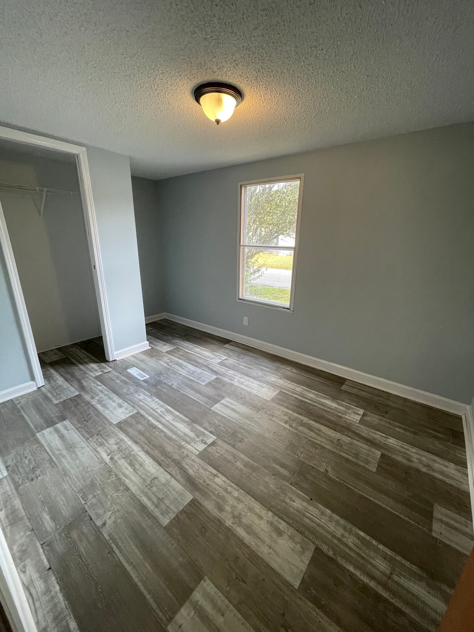 Building Photo - 9111 Baywood Cir