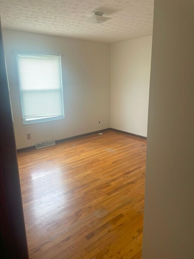 Building Photo - 6225 Willowcrest Dr