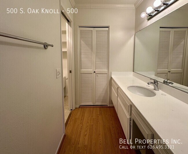 Building Photo - 500 S Oak Knl