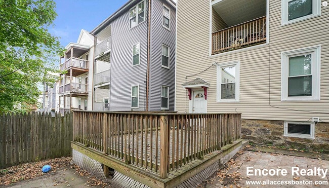 Building Photo - 13 Sachem St