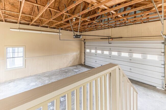 Building Photo - Ranch 3 bedroom 2 bath !