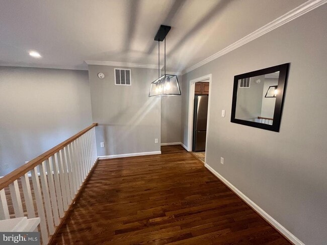 Building Photo - 2080 Golf Course Dr