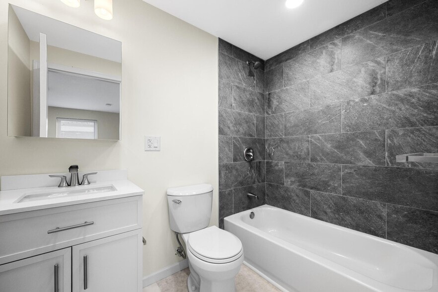 Building Photo - 346 Bennett St