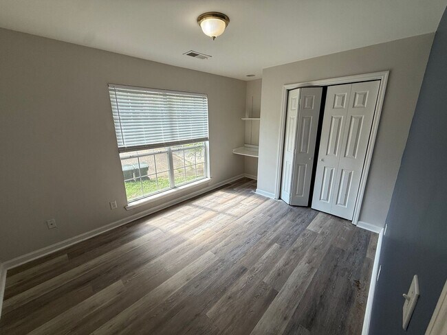 Building Photo - 500-502 Greentree
