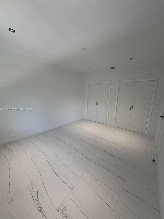 Building Photo - 1155 102nd St