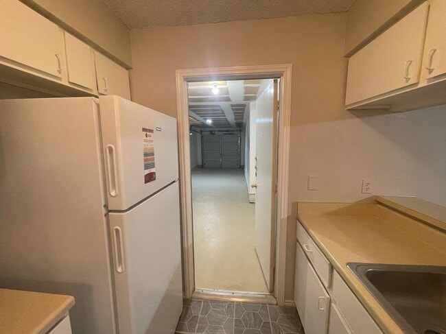 Building Photo - 8916 Hambledon Dr
