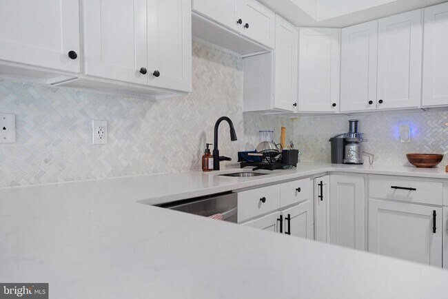 Building Photo - 48 High Meadows Dr