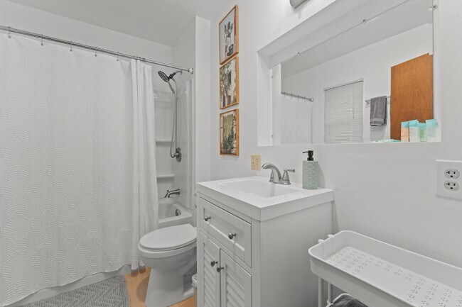 Building Photo - 1612 E 29th St