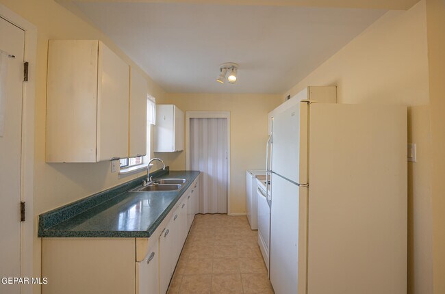 Building Photo - 3913 Titanic Ave