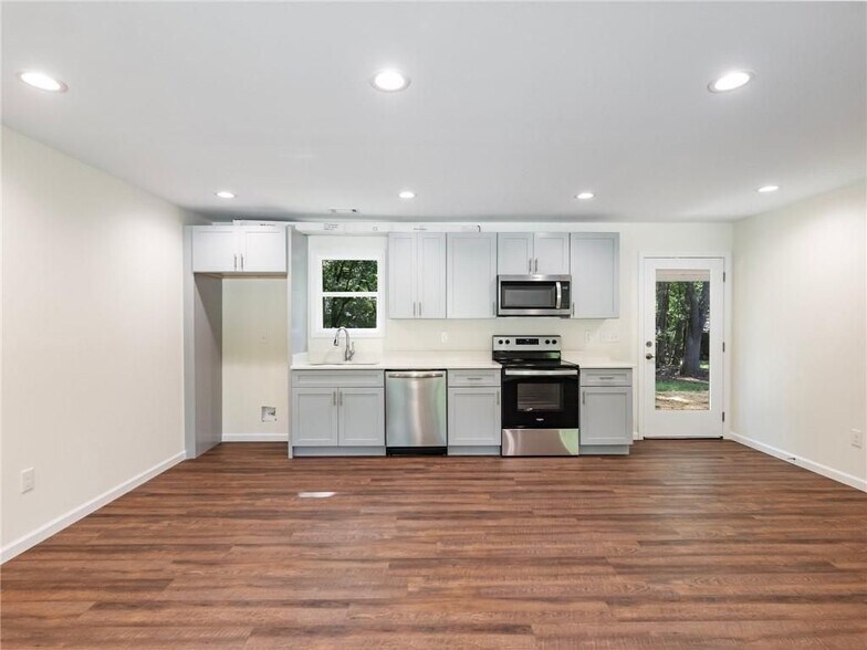 Building Photo - 8079 Beachwood Dr