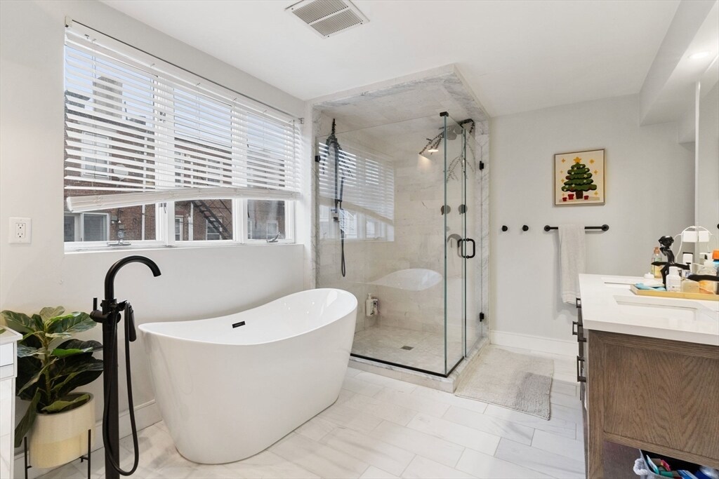 Building Photo - 62 Bolton St