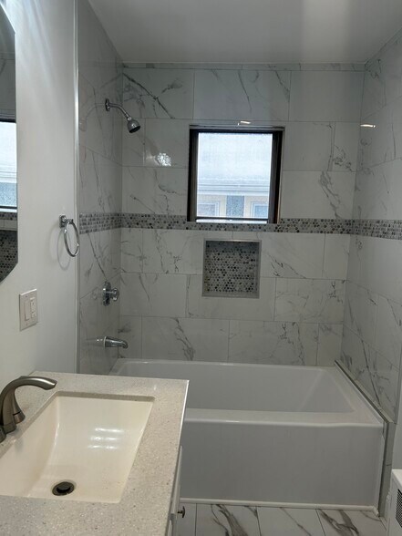 Building Photo - 176 Brush Hill Rd