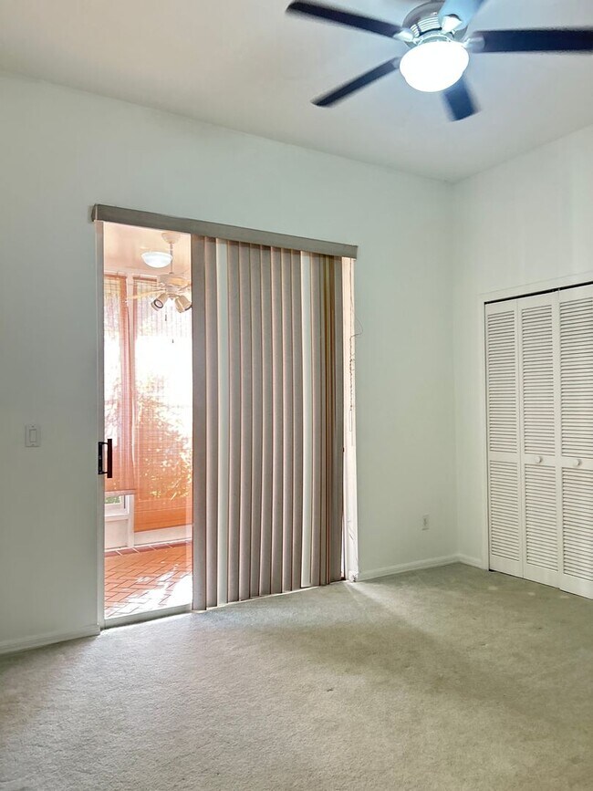 Building Photo - Beautiful Home with Water View in Eastwood!