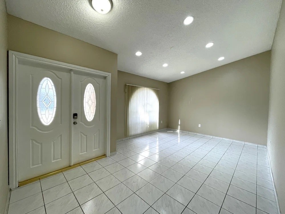 Building Photo - 14206 NE 52nd St