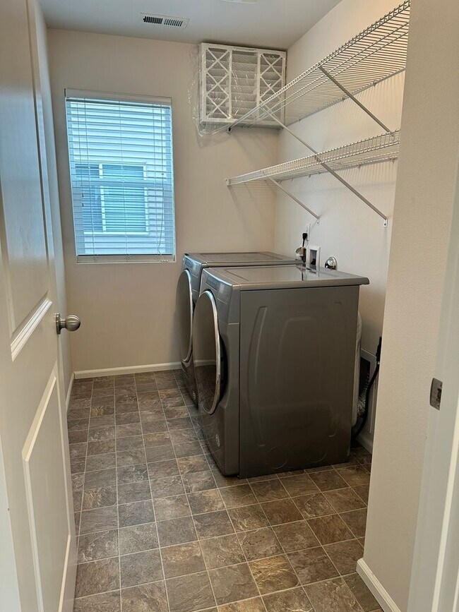 Building Photo - 3Bd/2.5Ba Covington House