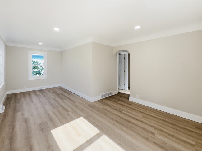 Building Photo - 2130 Brady Ave