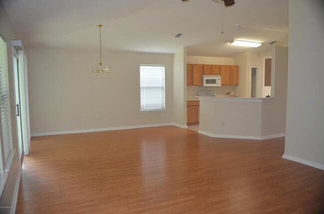 Building Photo - 545 Prosperity Lake Dr