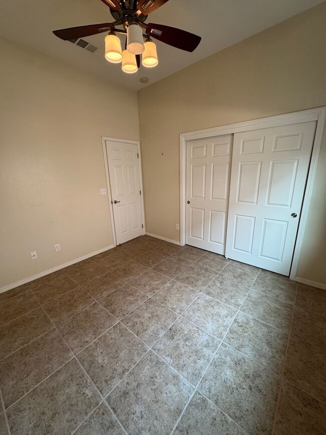 Building Photo - 4 Bed 2 Bath Charming and Well-Cared-For H...