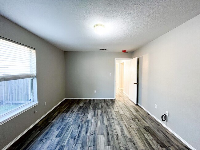 Building Photo - Available NOW Beautiful 1 story, 3 bedroom, 2 bath home. This is exactly what you have been looki...