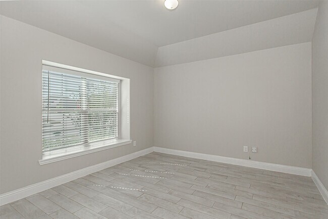 Building Photo - 1203 Rendyn St